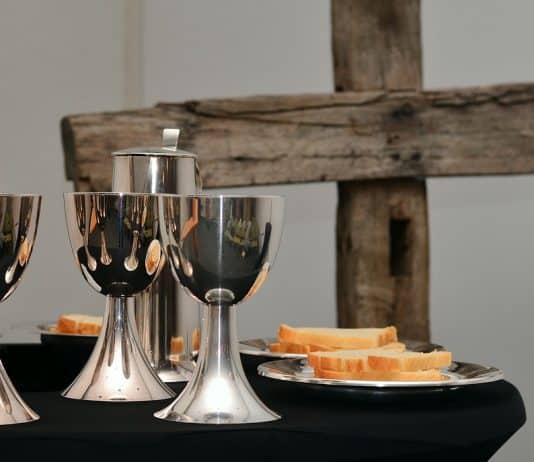 abendmahl brot und wein abendmahlskelch