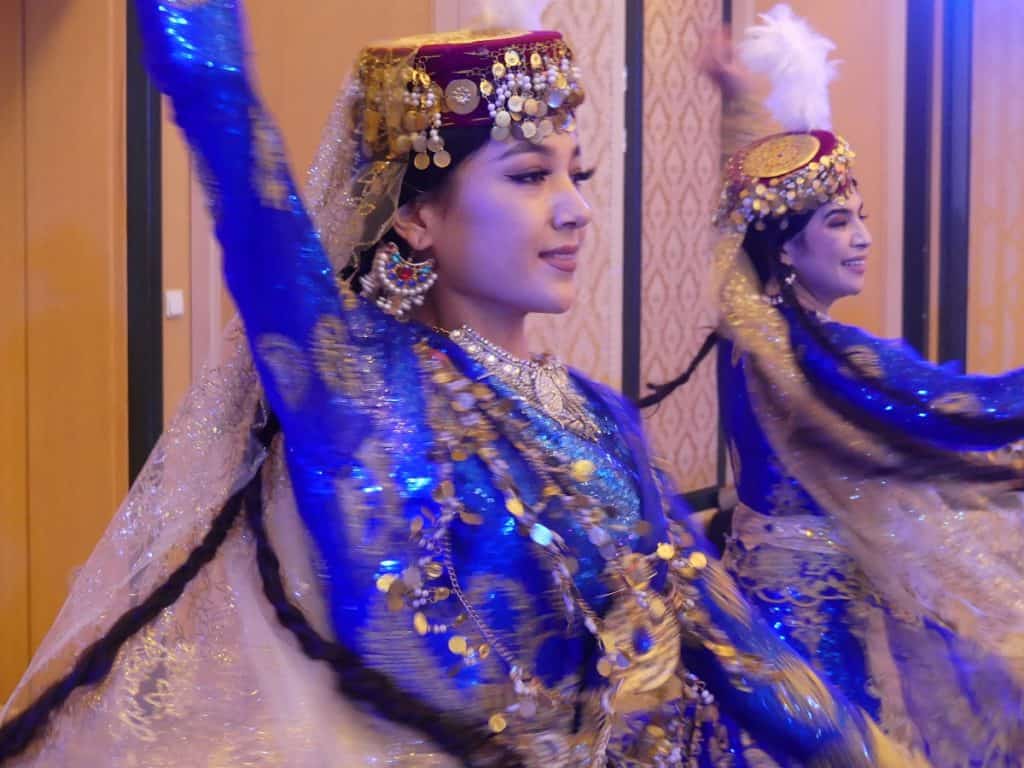 Usbekische Volkstanz-Aufführungen Solo - Foto: Dr. Ronald Keusch