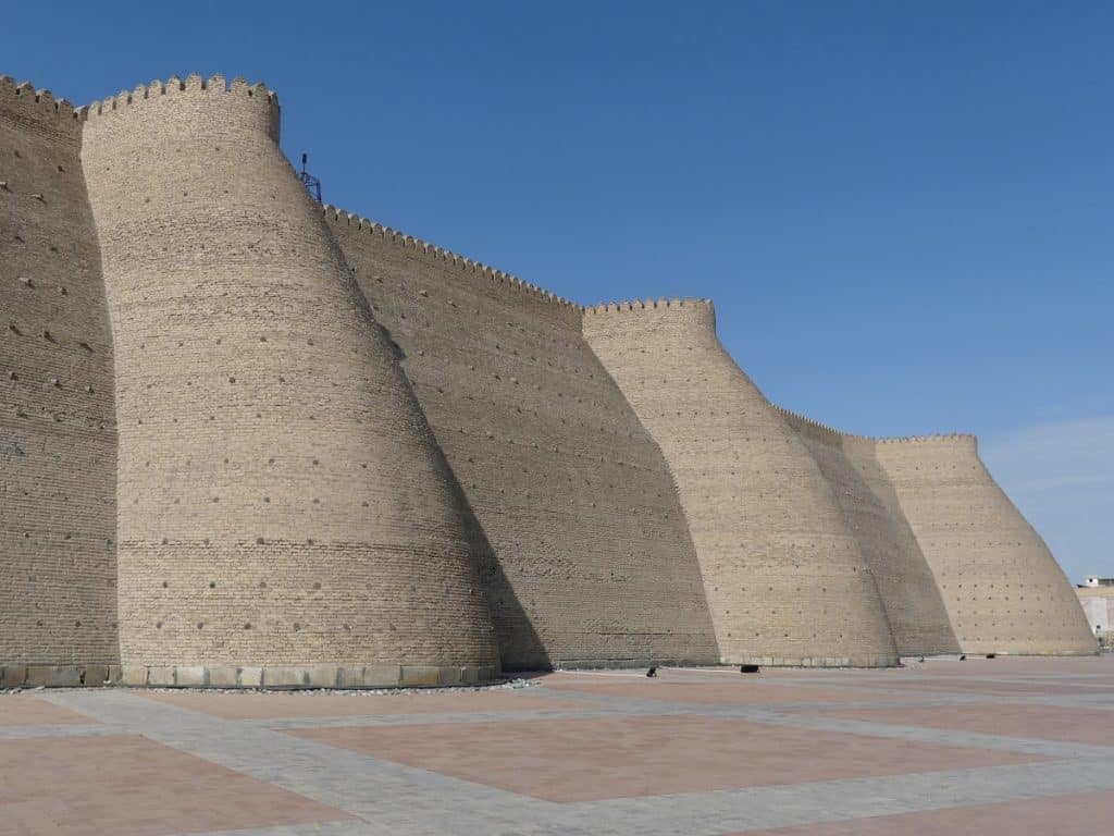 Gewaltige Festungsmauern der Zitadelle Ark. Foto: Dr. Ronald Keusch
