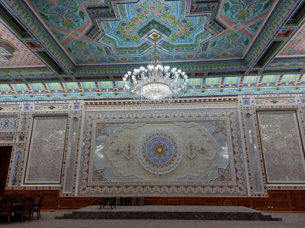 Prunkvolle orientalisch gestaltete Räume im Nafruz . Foto: Dr. Ronald Keusch