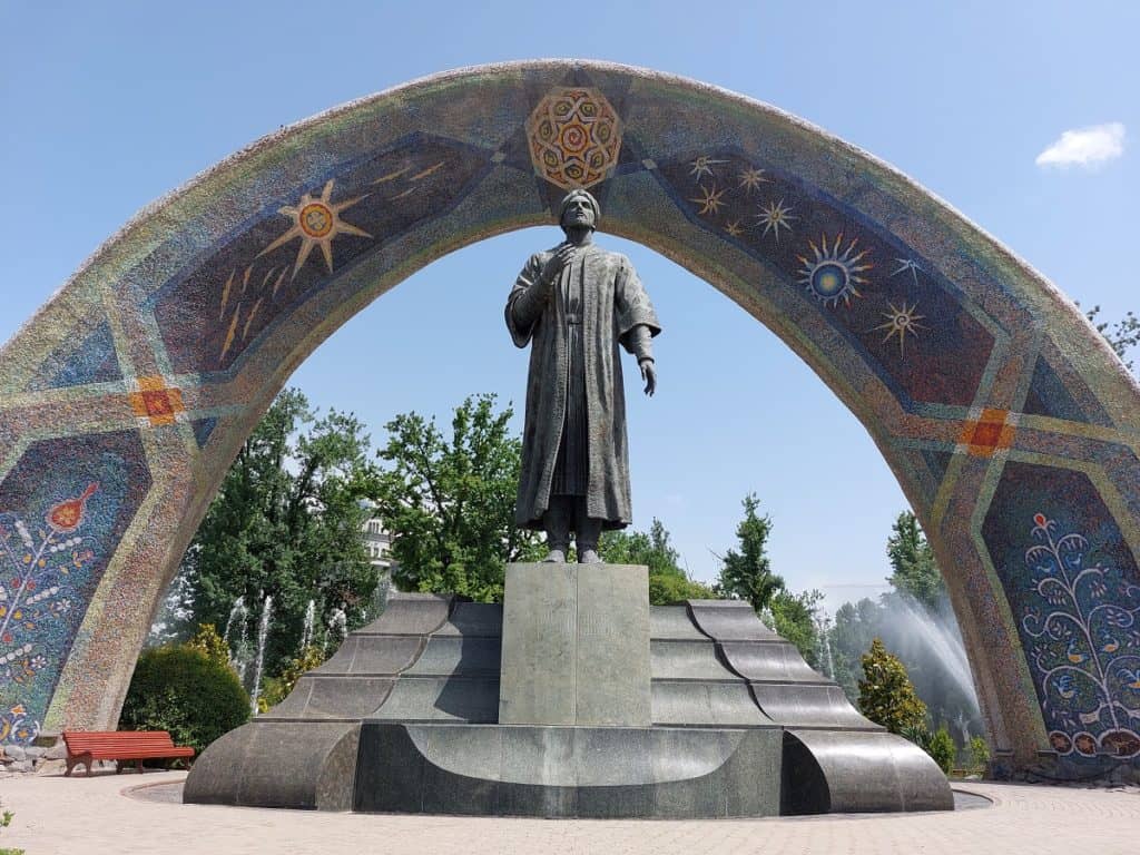 Denkmal des Dichters Rudaki im Rudaki-Park. Foto: Dr. Ronald Keusch