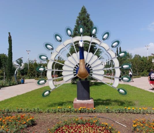 Video Duschanbe Dushanbe ist eine grüne Stadt mit vielen Parks und Springbrunnen. Foto: Dr. Ronald Keusch