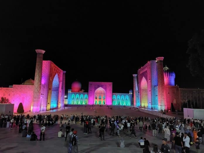 Das Herz von Samarkand: Der Registan-Platz mit drei Medresen. Foto: Dr. Ronald Keusch