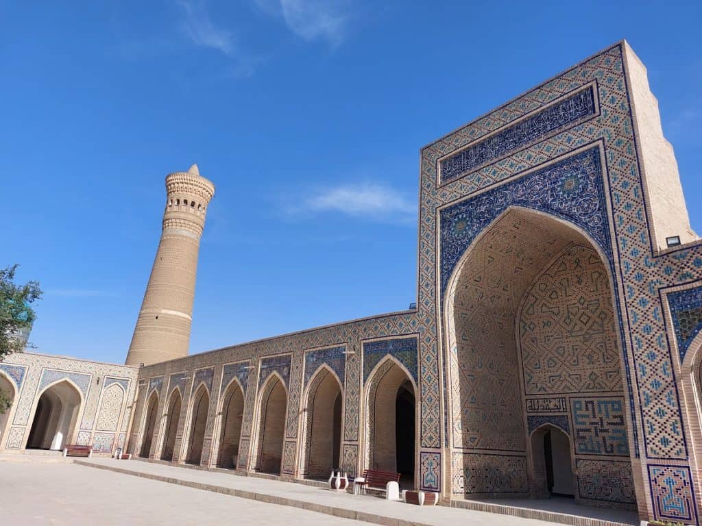 Weltkultur in Buchara: Kalon Moschee und Kalon Minarett. Foto: Dr. Ronald Keusch