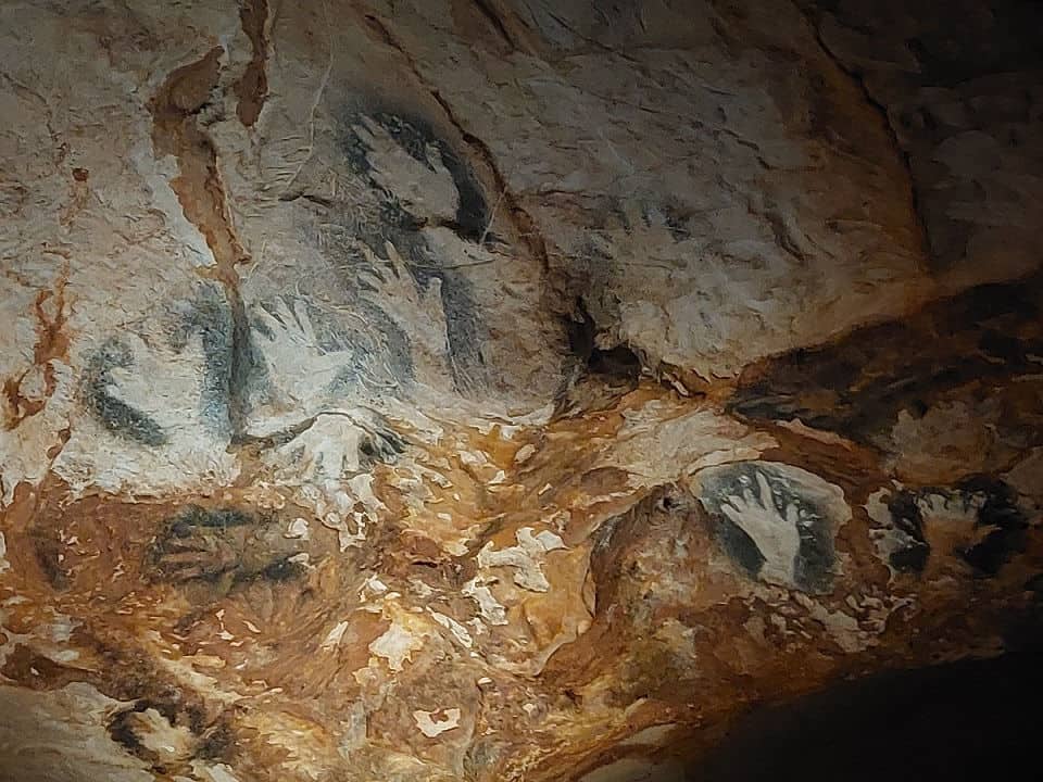 Handabdrücke an den Höhlenwänden