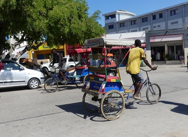 Rikschas bestimmen das Straßenbild in Toliara
