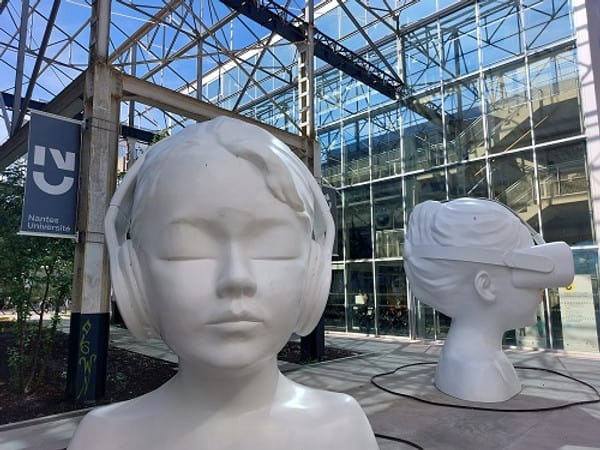 „In a Silent Way“, Skulpturen von Nathalie Talec im Universitätszentrum von Nantes