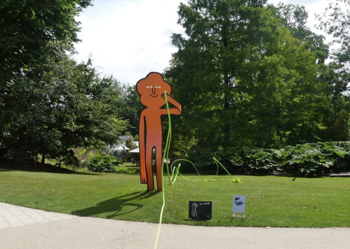 Kunstparcours durch Nantes entlang der Grünen Linie. Parkfigur im Botanischen Garten von Jean Jullien