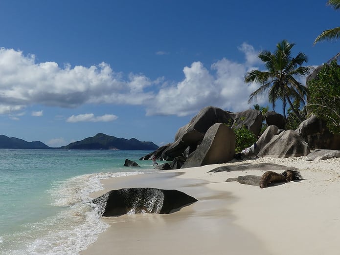 Einer von vielen Traumstränden auf den Seychellen - der Source d'Argent auf La Digue mit seinen charakteristischen Granitfelsen