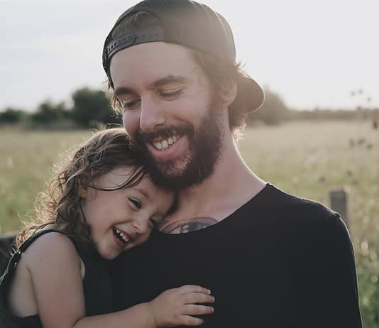 Top 20 Sehenswürdigkeiten von Eritrea für den Familienurlaub Photo Family at ruins