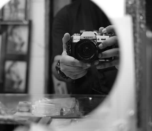 Photo Mirror selfie
