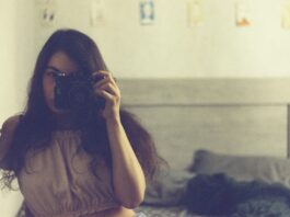 Narzissmus und Empathie: Wie du deine Beziehungen verbessern kannst Photo Mirror selfie