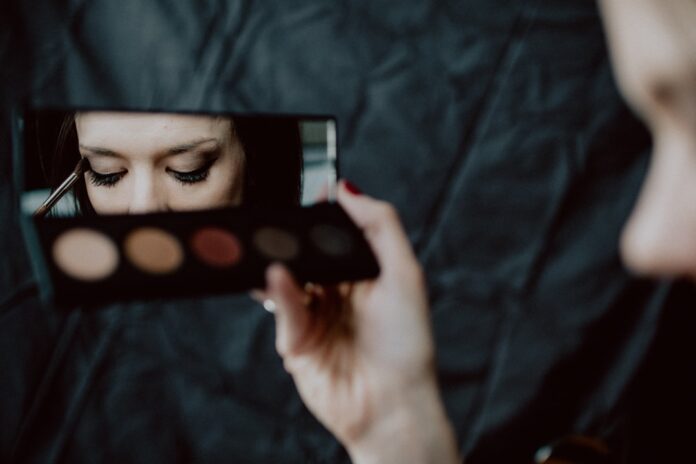 Photo Mirror therapy