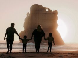 Photo Family hiking