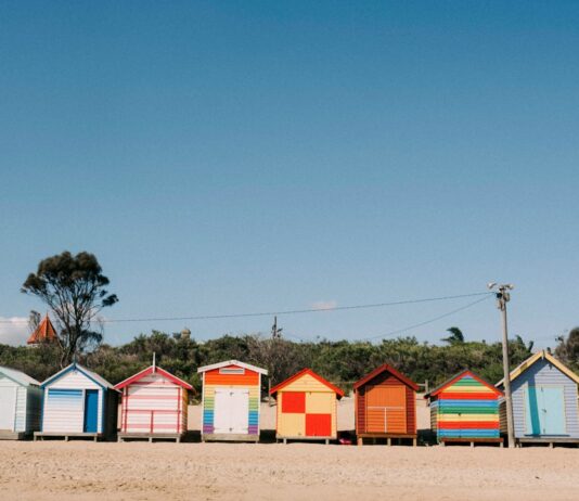 Top 20 Sehenswürdigkeiten von Réunion für den Familienurlaub Photo Family hiking