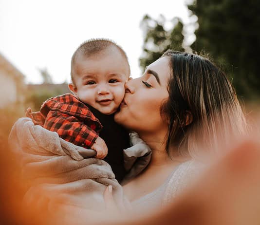Top 20 Sehenswürdigkeiten von Bahrain für den Familienurlaub Photo Family at Bahrain Fort