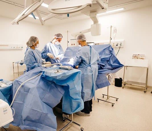 Wunschkaiserschnitt: Was du darüber wissen musst Photo Operating room