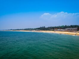 Top 20 Sehenswürdigkeiten von Tokelau für den Familienurlaub Photo Family enjoying beach