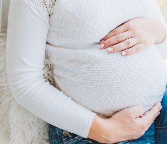 35. ssw. Einfach alles, was Du über die 35. Schwangerschaftswoche wissen musst. Photo Baby bump