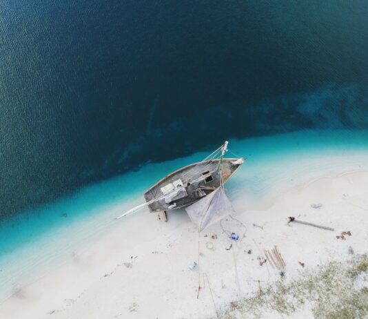 Top 20 Sehenswürdigkeiten von Haiti für den Familienurlaub Photo Haitian beach