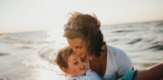 Photo Family enjoying beach