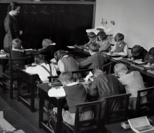 Warum ist die Schule so wichtig für dich? Photo Classroom