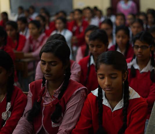 Entdecke die Bedeutung von Bildung für dich Photo Classroom learning