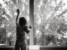 Träumer mit ADHS: Wie du besser mit deiner Aufmerksamkeitsstörung umgehen kannst Photo Dreamy child
