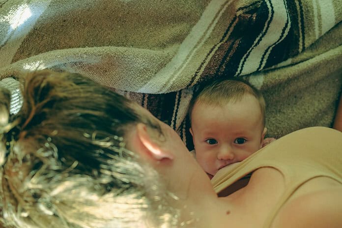Photo Mother breastfeeding