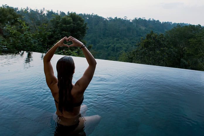 Photo birthing pool