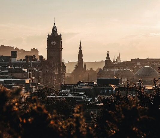 Entdecke Edinburgh: Die besten Sehenswürdigkeiten für dich Photo edinburgh