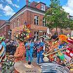 Fröhliches Karnevalsspektakel in der Stadt